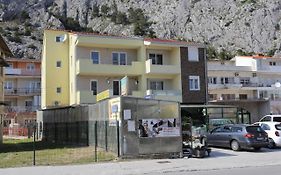 Apartments With A Parking Space Omis - 10362